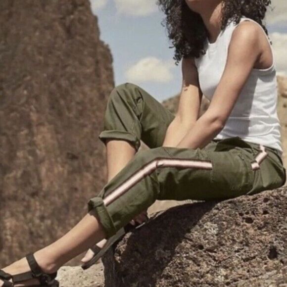 Athleta Summit Cotton Cargo Pant in Tortuga Olive Side Stripe Women’s Size 4 - Picture 10 of 15